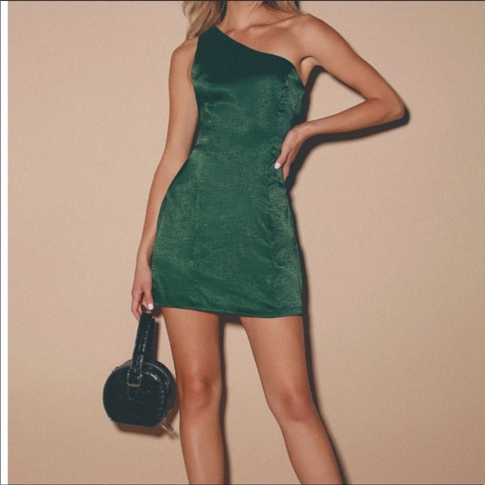 Lulu’s NWT green satin one shoulder mini dress